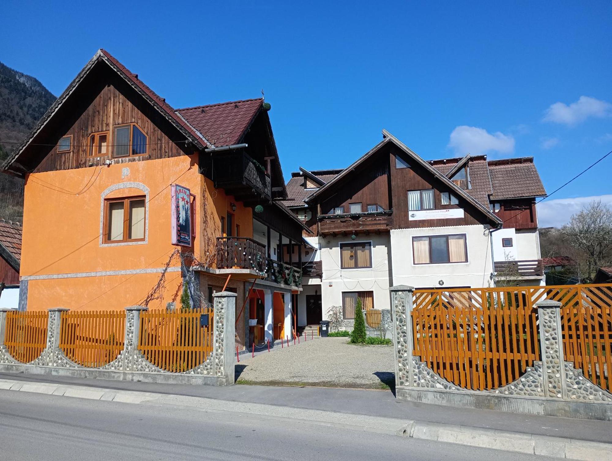 Pensiunea Irina 1 Si 2 Zarnesti Exterior photo