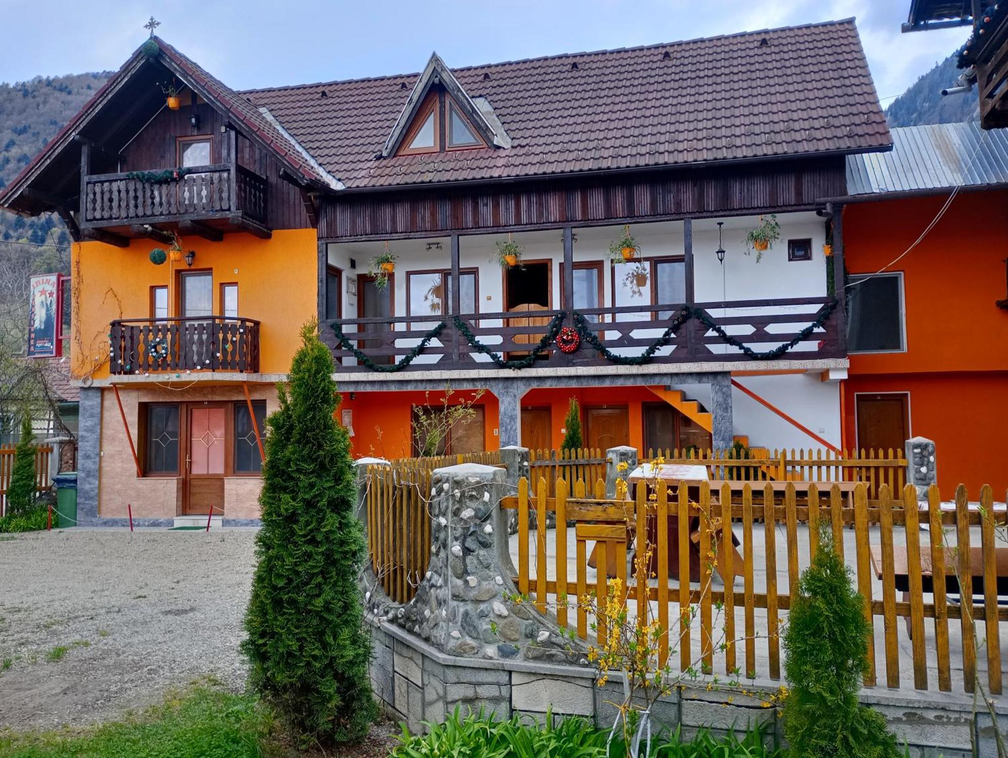 Pensiunea Irina 1 Si 2 Zarnesti Exterior photo